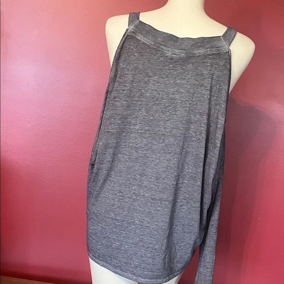 New Gray V-Neck cold shoulder express Women's Top - Picture 8 of 13
